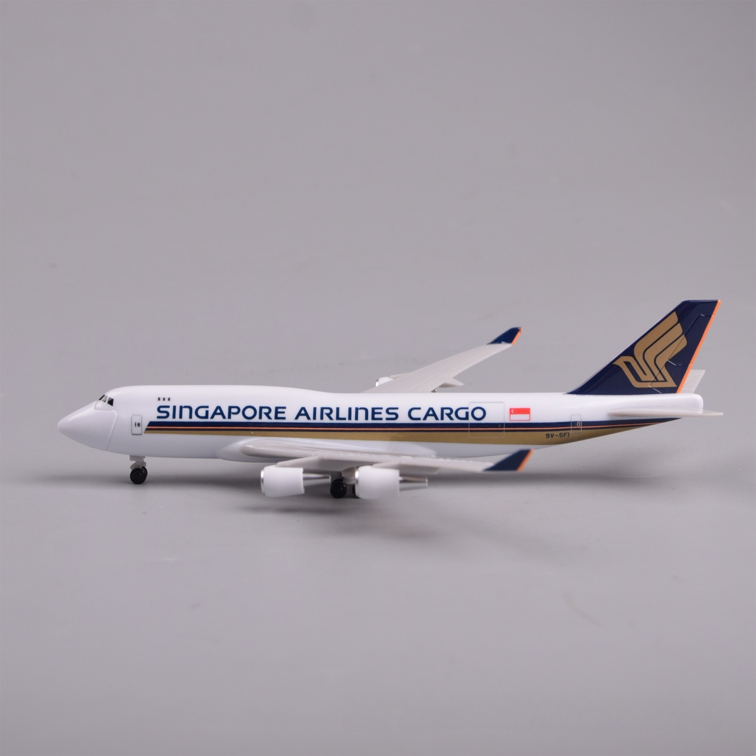 20-сантиметровая модель самоле – обзор и цена Model Airplane Plastic
